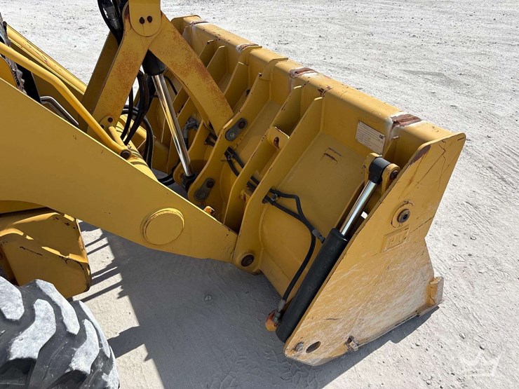 2015-caterpillar-416f-image-8