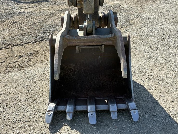 2005-deere-35d-image-9