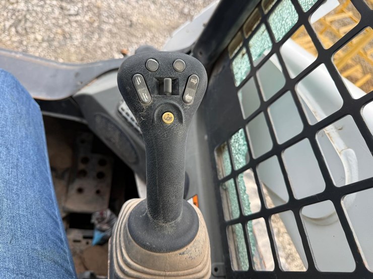 2017-bobcat-t770-image-21