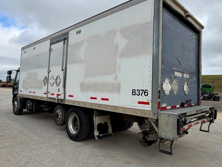 2016-peterbilt-220-image-7