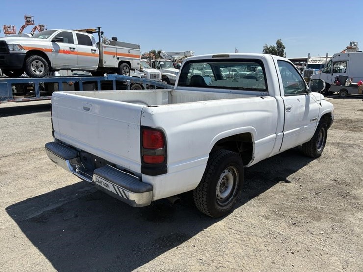 2001-dodge-ram-1500-image-3