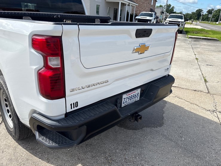 #3627-•-2021-chevrolet-silverado-pickup-truck-image-5