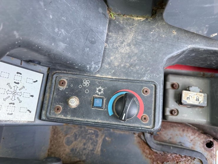 takeuchi-tl240-image-26