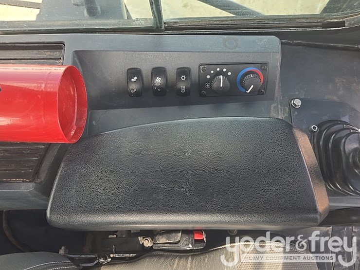 2023-deere-650k-lgp-image-50