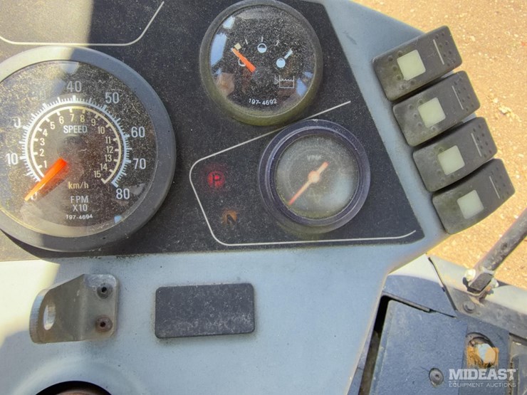 2010-caterpillar-cb64-image-12