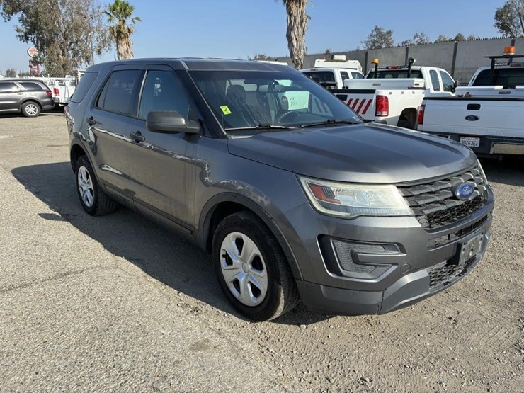 2016-ford-explorer-image-2