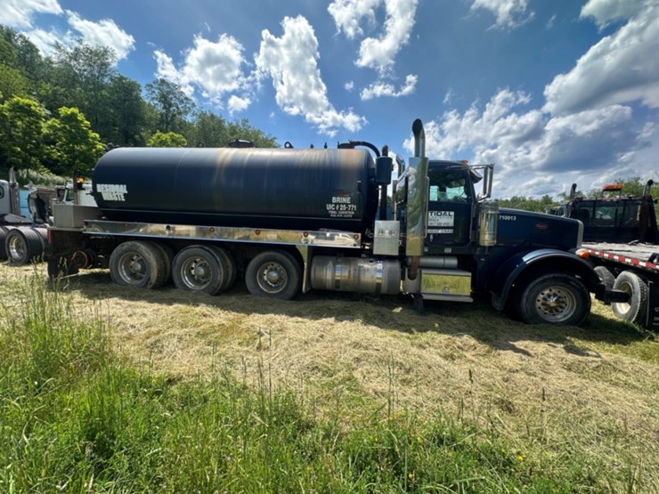 2010-peterbilt-367-image-5