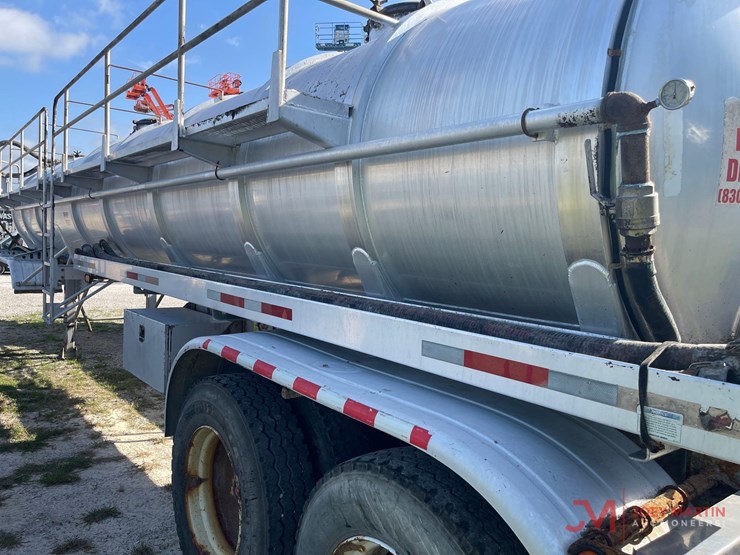 2019-troxell-vacuum-tank-trailer-image-3