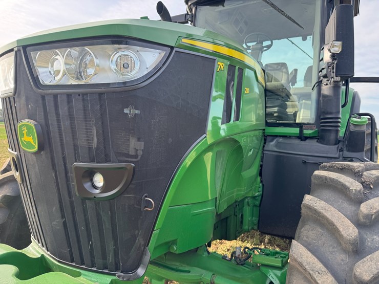 2023-john-deere-7r-210-image-42