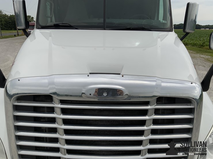 2018-freightliner-cascadia-125slp-t/a-6x4-sleeper-truck-tractor-image-12