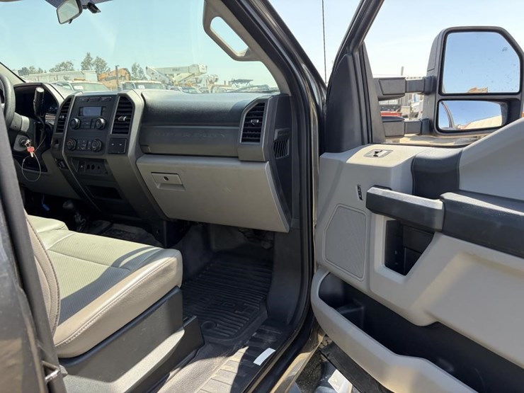 2017-ford-f250-xl-image-8
