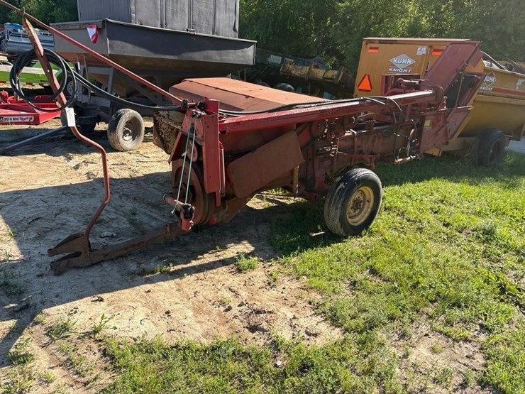 new-holland-270-image-3