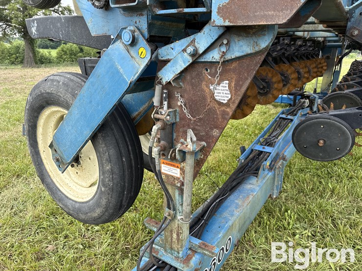 1995-kinze-2600-split-row-planter-image-16