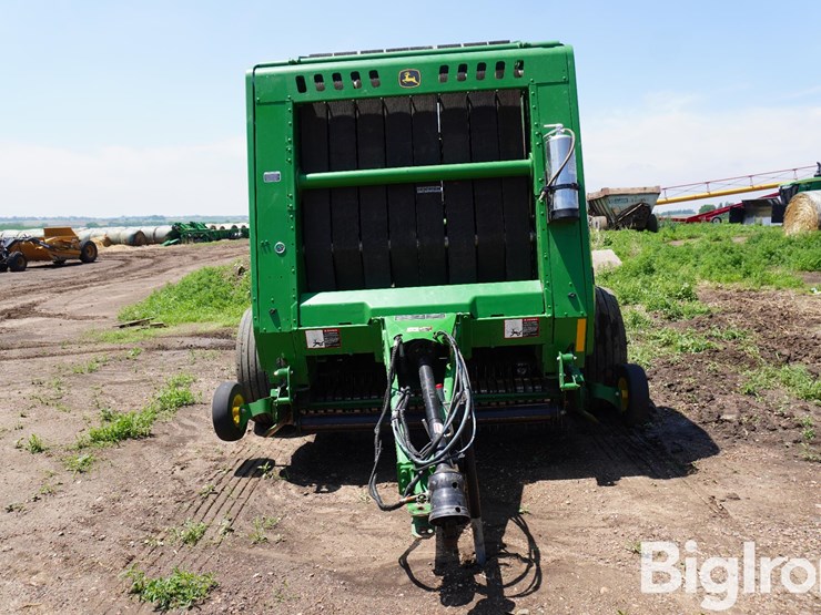 2022-john-deere-560m-image-2