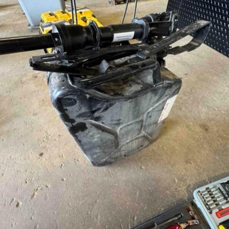 METAL GAS CAN