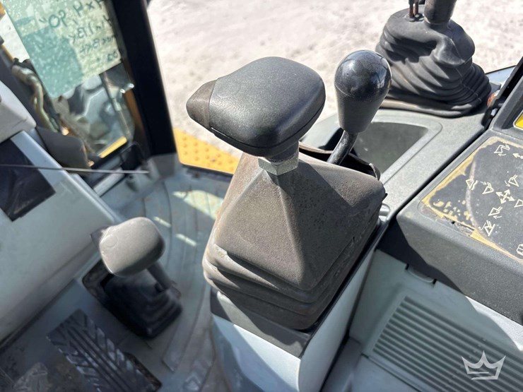 2015-caterpillar-416f-image-38
