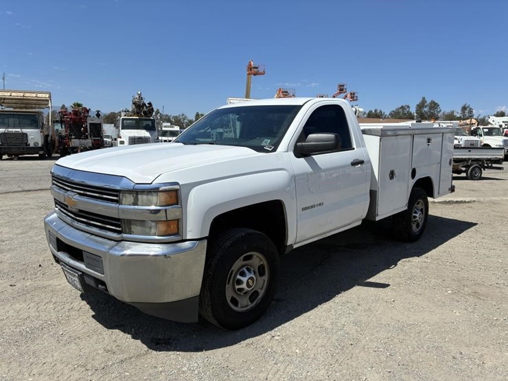 2015-chevrolet-silverado-2500-image-1