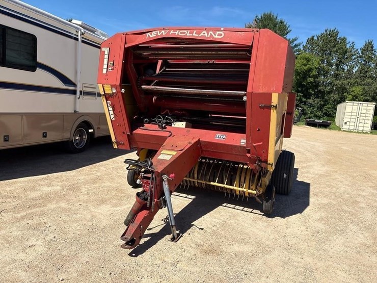 new-holland-855-image-3
