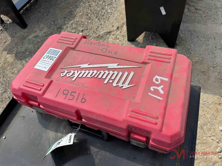 milwaukee-angle-drill-w/-case-image-2