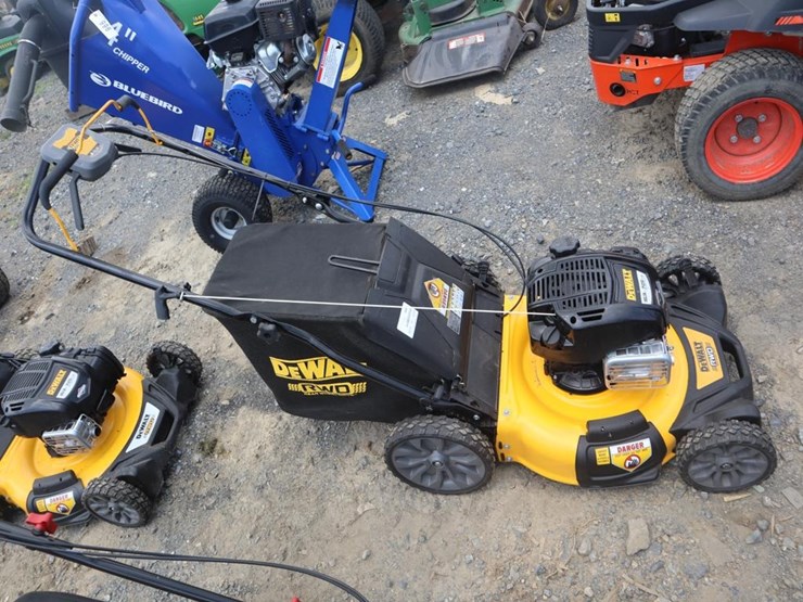 dewalt-push-mower-image-1