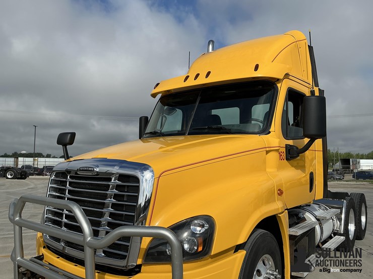 2017-freightliner-cascadia-125-image-10