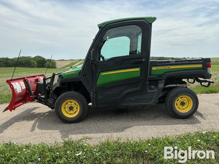 2019-john-deere-gator-image-8