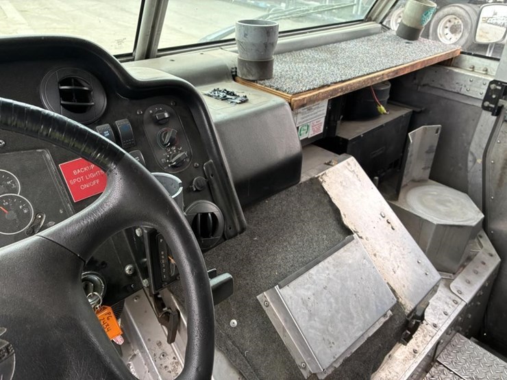 2008-workhorse-w62-image-24