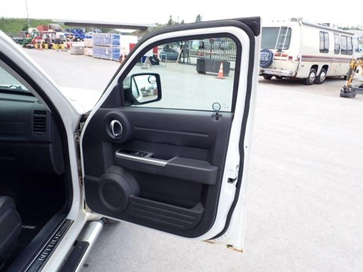 2008-dodge-nitro-image-38