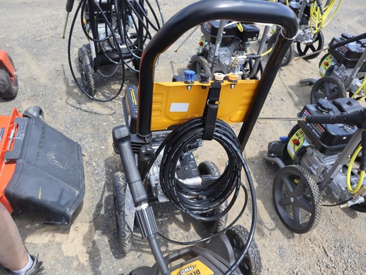 dewalt-pressure-washer-image-5