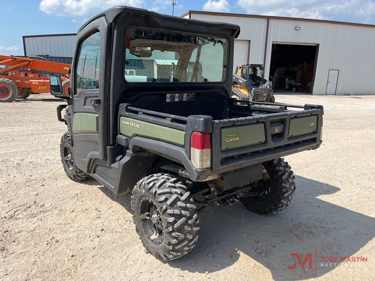 2020-john-deere-gator-xuv-835m-image-3