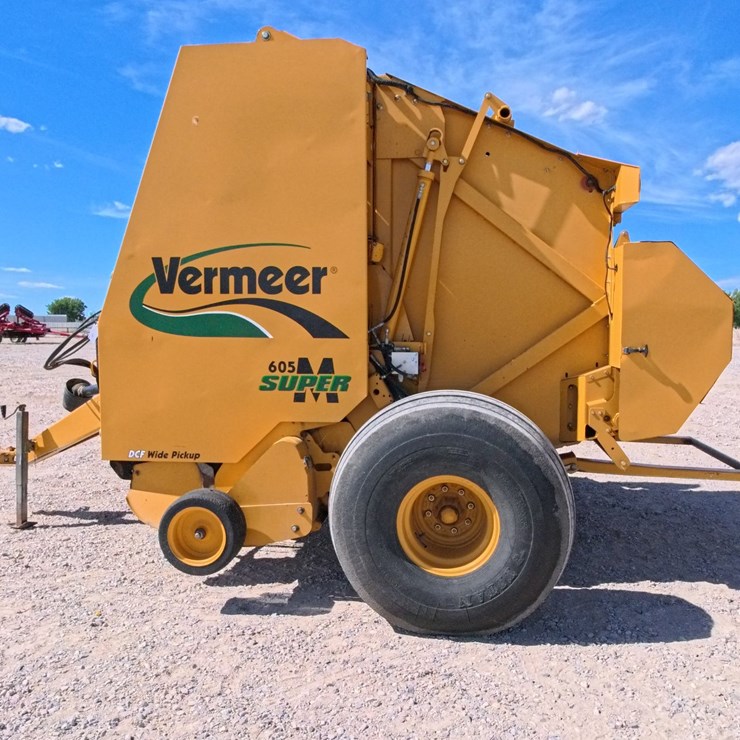 2010 VERMEER 605
