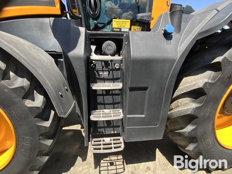 2022-jcb-8330-fastrac-4wd-tractor-image-16