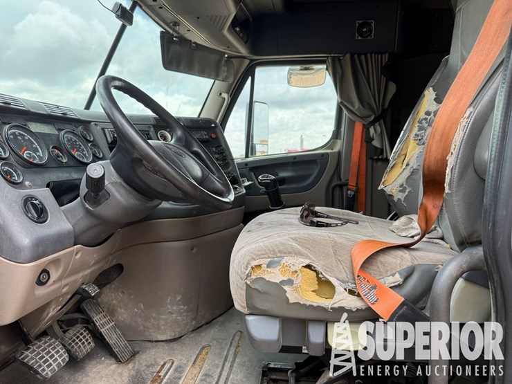 (x)-(1-8)-2014-freightliner-px113064st-vacuum-truc...-image-2