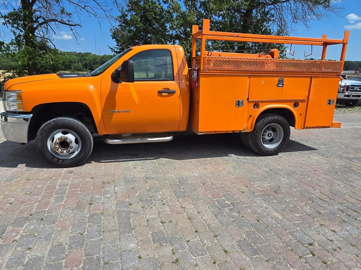 2013-chevrolet-silverado-3500-image-3