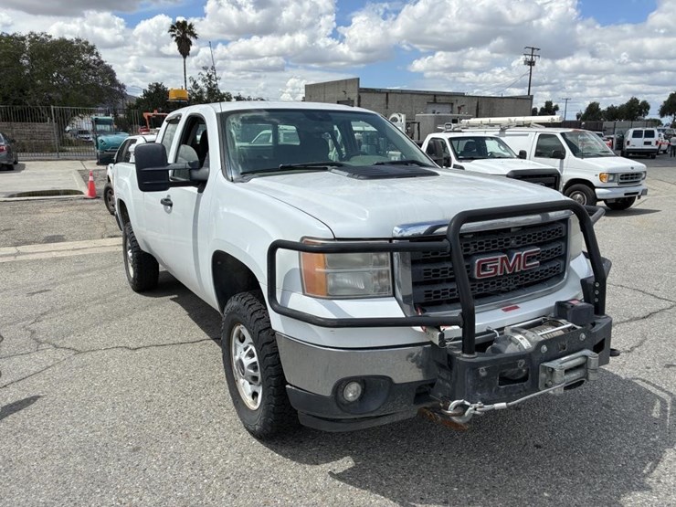 2012-gmc-sierra-2500-image-2