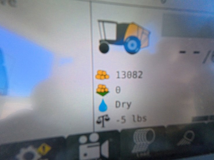 #1027-•-2020-vermeer-zr5-self-propelled-baler-image-37
