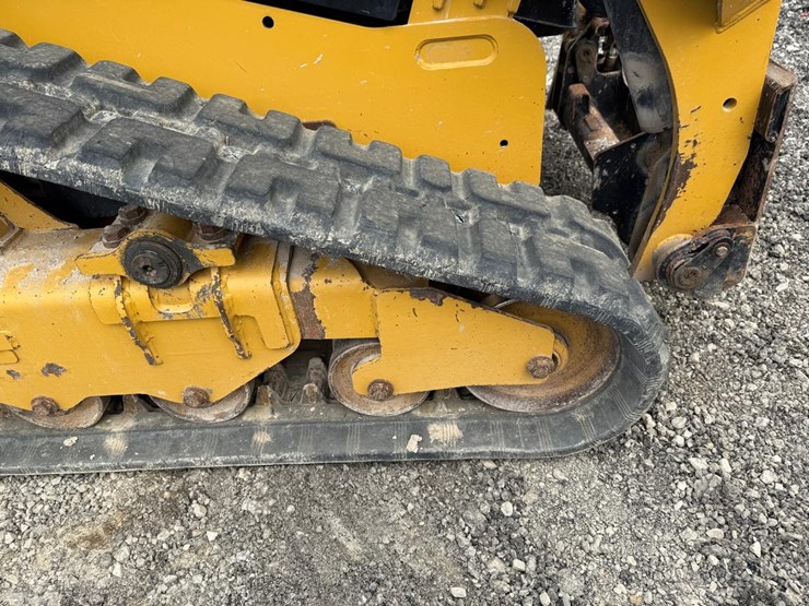 2018-caterpillar-249d-image-14