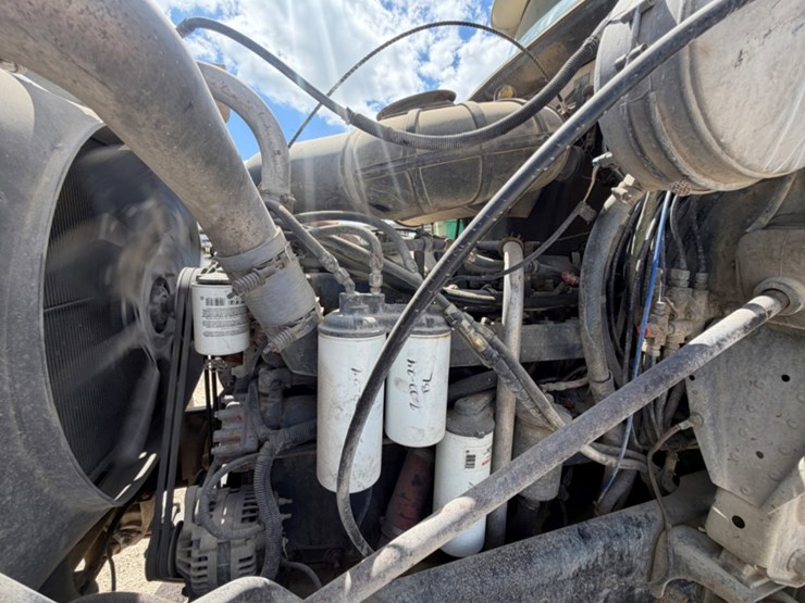 2001-mack-ch613-image-13