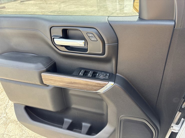 #3625-•-2022-chevrolet-silverado-pickup-truck-image-16
