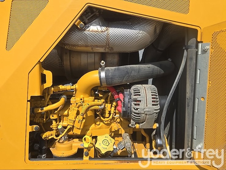 2023-deere-650k-lgp-image-41
