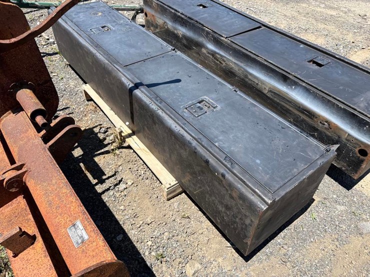 truck-bed-tool-box-image-3
