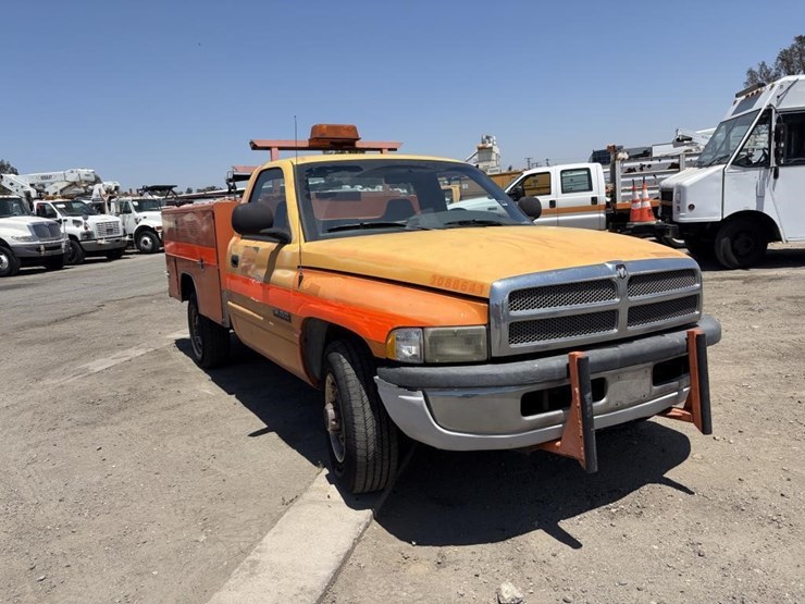 2001-dodge-ram-2500-image-2