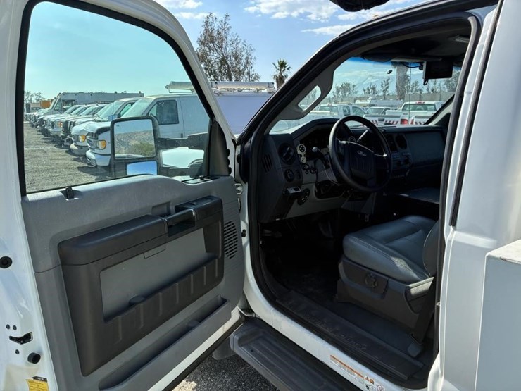 2012-ford-f550-image-15