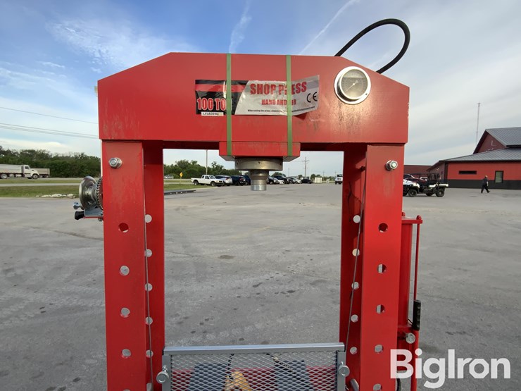 2026-massey-ferguson-730-image-11