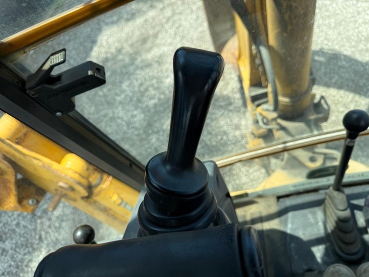 deere-410g-image-30