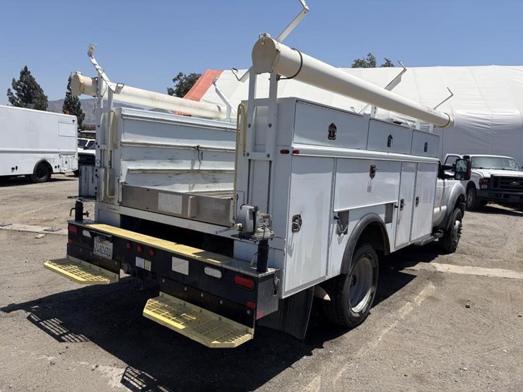 2011-ford-f550-image-3