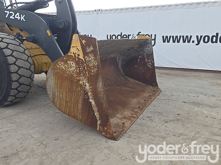 2019-deere-724k-image-15