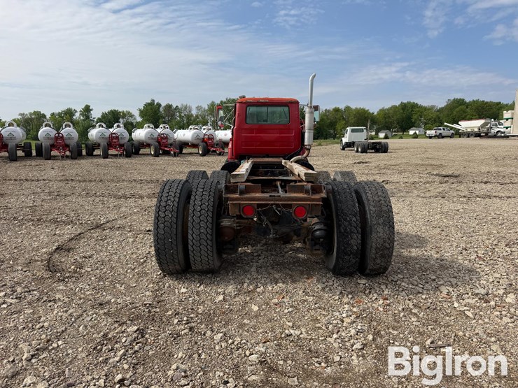 1984-mack-r686st-image-6