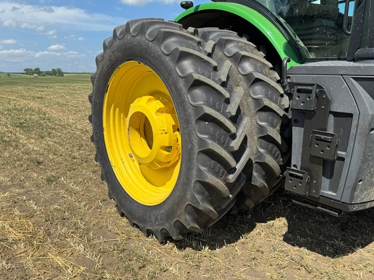 2019-john-deere-8295r-image-30