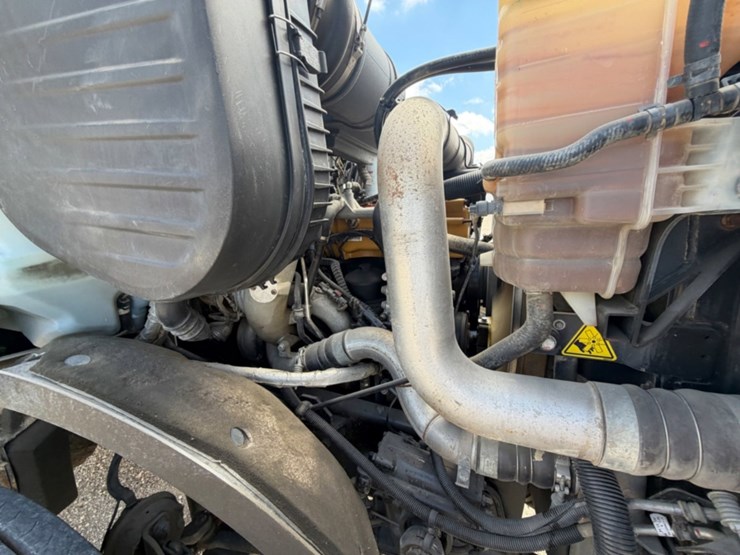2015-caterpillar-ct660-image-11